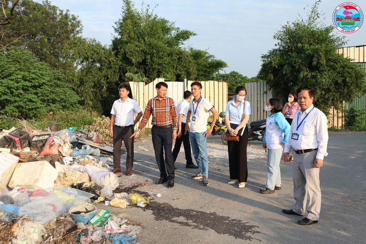 BAN KINH TẾ - NGÂN SÁCH HĐND XÃ HƯNG ĐẠO TRIỂN KHAI GIÁM SÁT CÔNG TÁC BẢO VỆ MÔI TRƯỜNG NĂM 2025- Ảnh 7.