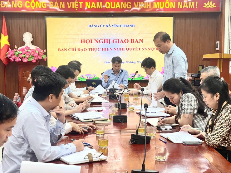 BAN CHỈ ĐẠO THỰC HIỆN NGHỊ QUYẾT 57-NQ/TW XÃ VĨNH THANH TỔ CHỨC HỘI NGHỊ GIAO BAN THÁNG 10 NĂM 2025- Ảnh 3.
