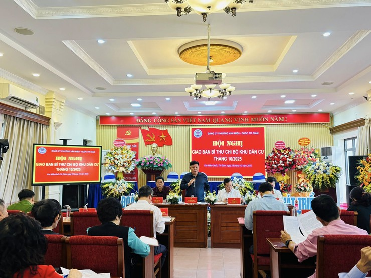 PHƯỜNG VĂN MIẾU – QUỐC TỬ GIÁM TỔ CHỨC HỘI NGHỊ GIAO BAN BÍ THƯ CHI BỘ KHU DÂN CƯ THÁNG 10/2025- Ảnh 3.