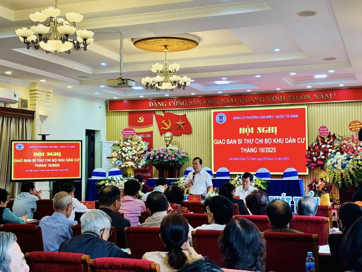 PHƯỜNG VĂN MIẾU – QUỐC TỬ GIÁM TỔ CHỨC HỘI NGHỊ GIAO BAN BÍ THƯ CHI BỘ KHU DÂN CƯ THÁNG 10/2025- Ảnh 4.