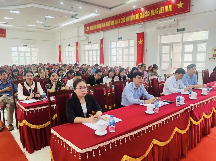 XÃ BA VÌ THAM DỰ TẬP HUẤN SỬ DỤNG HỆ THỐNG SỔ TAY ĐẢNG VIÊN ĐIỆN TỬ- Ảnh 2.