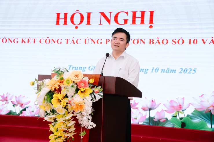 TRUNG GIÃ TỔNG KẾT CÔNG TÁC ỨNG PHÓ, KHẮC PHỤC HẬU QUẢ BÃO SỐ 10, 11- Ảnh 1.