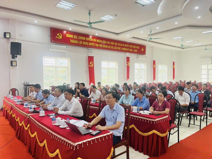 XÃ BA VÌ THAM DỰ TẬP HUẤN SỬ DỤNG HỆ THỐNG SỔ TAY ĐẢNG VIÊN ĐIỆN TỬ- Ảnh 1.