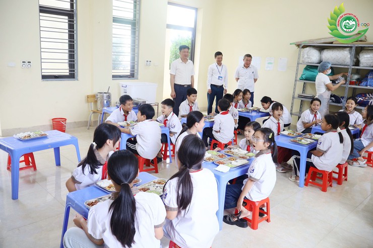 Ban Văn hóa – xã hội HĐND xã Phú Cát khảo sát công tác bán trú tại trường Tiểu học Đông Yên B- Ảnh 8.