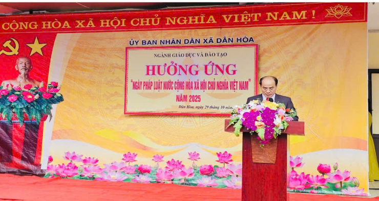 UBND XÃ DÂN HÒA TỔ CHỨC THÀNH CÔNG LỄ PHÁT ĐỘNG ĐIỂM HƯỞNG ỨNG “ NGÀY PHÁP LUẬT NƯỚC CỘNG HOÀ XÃ HỘI CHỦ NGHĨA VIỆT NAM”  NĂM 2025
- Ảnh 2.