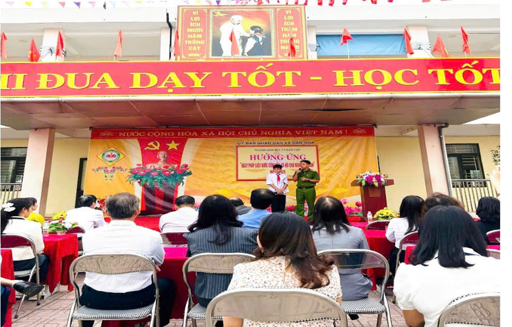 UBND XÃ DÂN HÒA TỔ CHỨC THÀNH CÔNG LỄ PHÁT ĐỘNG ĐIỂM HƯỞNG ỨNG “ NGÀY PHÁP LUẬT NƯỚC CỘNG HOÀ XÃ HỘI CHỦ NGHĨA VIỆT NAM”  NĂM 2025
- Ảnh 5.