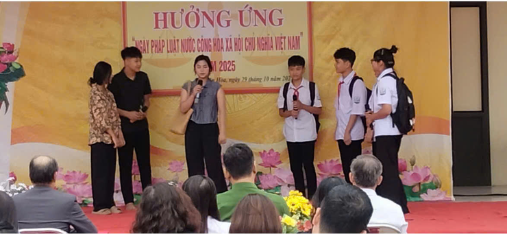 UBND XÃ DÂN HÒA TỔ CHỨC THÀNH CÔNG LỄ PHÁT ĐỘNG ĐIỂM HƯỞNG ỨNG “ NGÀY PHÁP LUẬT NƯỚC CỘNG HOÀ XÃ HỘI CHỦ NGHĨA VIỆT NAM”  NĂM 2025
- Ảnh 7.