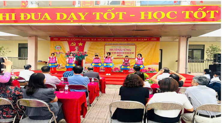UBND XÃ DÂN HÒA TỔ CHỨC THÀNH CÔNG LỄ PHÁT ĐỘNG ĐIỂM HƯỞNG ỨNG “ NGÀY PHÁP LUẬT NƯỚC CỘNG HOÀ XÃ HỘI CHỦ NGHĨA VIỆT NAM”  NĂM 2025
- Ảnh 8.