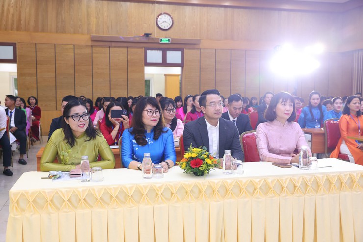 Xây dựng Công đoàn phường Hoàn Kiếm vững mạnh toàn diện- Ảnh 1.