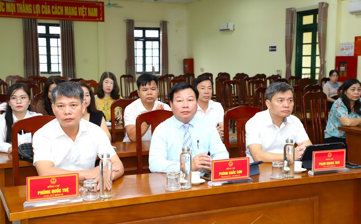 Yên Xuân: Hội nghị công bố và trao quyết định về công tác cán bộ- Ảnh 2.