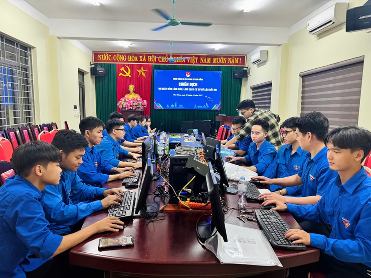 Tuổi trẻ xã Phù Đổng chung tay làm sạch cơ sở dữ liệu đất đai- Ảnh 1.