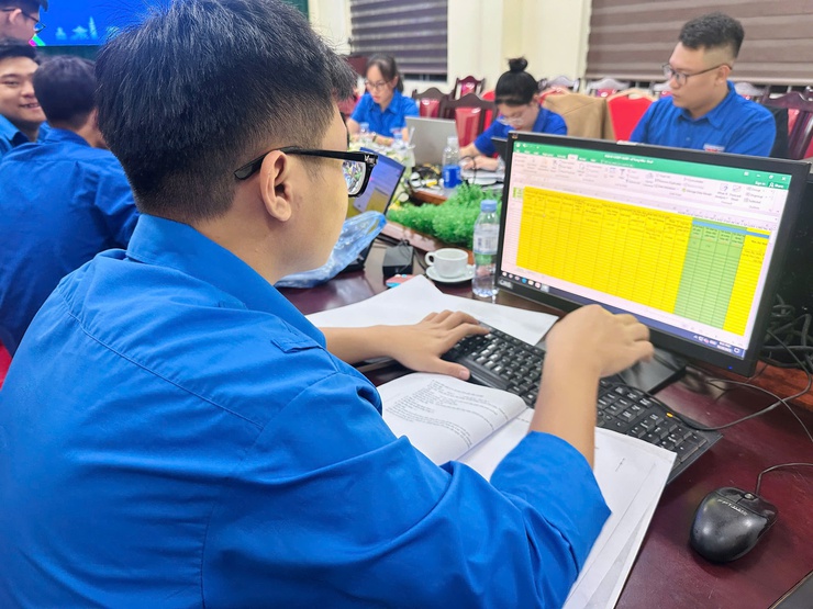 Tuổi trẻ xã Phù Đổng chung tay làm sạch cơ sở dữ liệu đất đai- Ảnh 3.