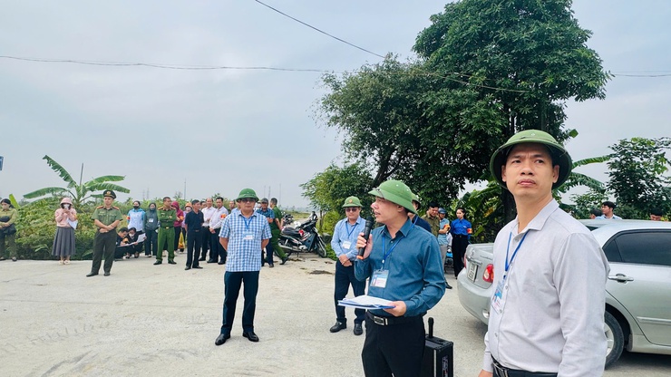 UBND xã Tam Hưng tổ chức cưỡng chế, buộc thực hiện biện pháp khắc phục hậu quả các công trình vi phạm trật tự xây dựng- Ảnh 2.