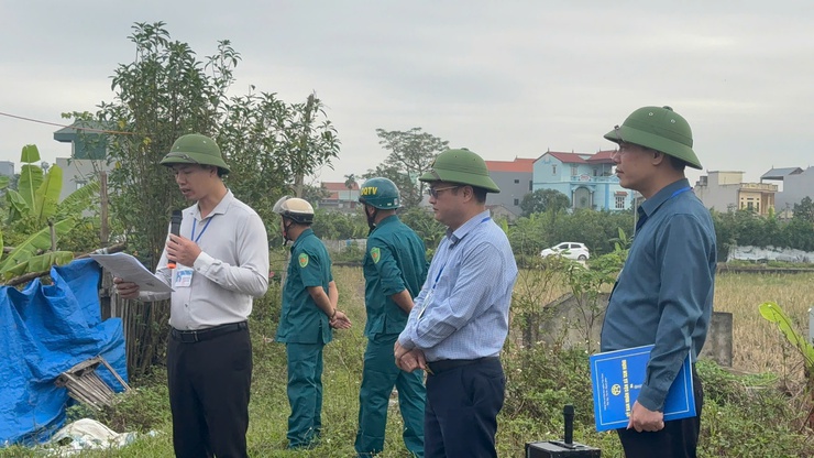 UBND xã Tam Hưng tổ chức cưỡng chế, buộc thực hiện biện pháp khắc phục hậu quả các công trình vi phạm trật tự xây dựng- Ảnh 4.