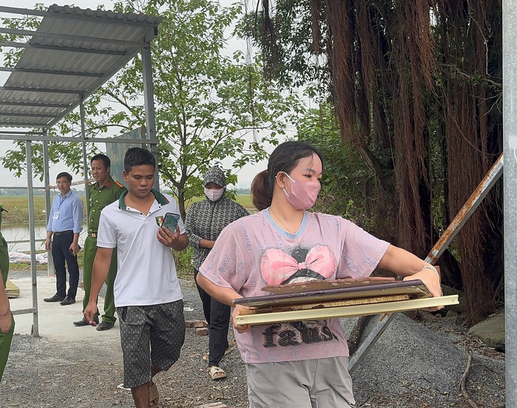 UBND xã Tam Hưng tổ chức cưỡng chế, buộc thực hiện biện pháp khắc phục hậu quả các công trình vi phạm trật tự xây dựng- Ảnh 11.
