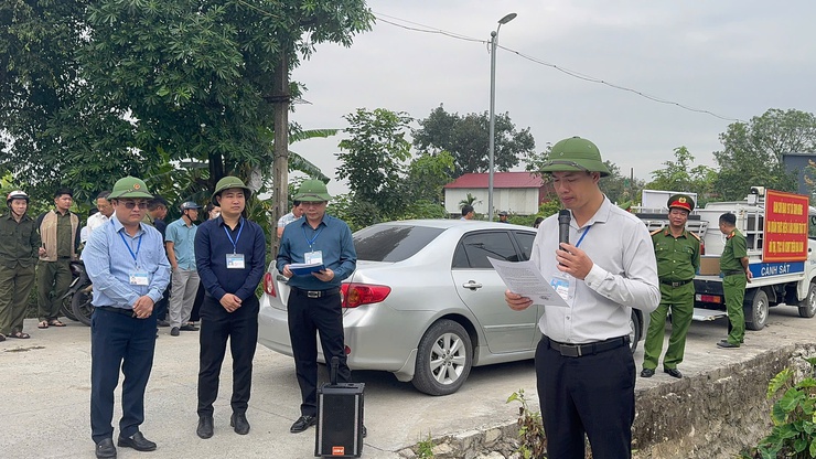 UBND xã Tam Hưng tổ chức cưỡng chế, buộc thực hiện biện pháp khắc phục hậu quả các công trình vi phạm trật tự xây dựng- Ảnh 3.