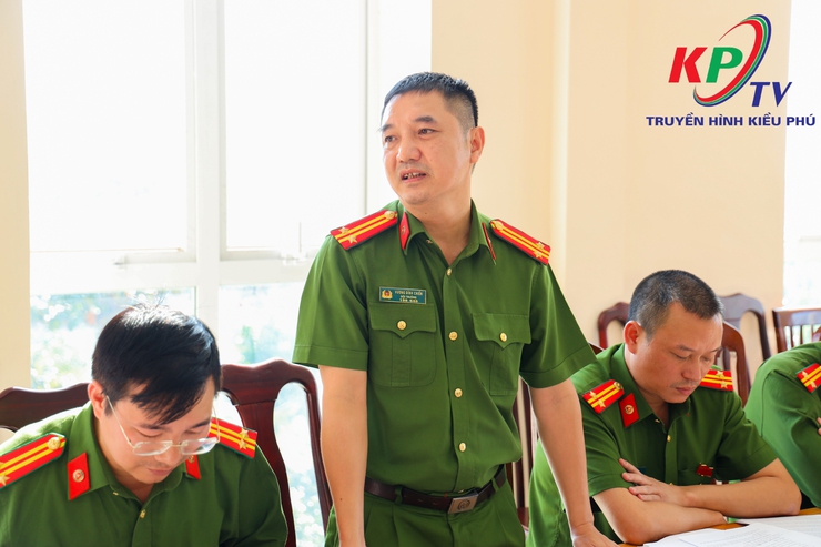 Công an xã Kiều Phú đã tổ chức hội nghị nhằm đánh giá toàn diện kết quả công tác sau 2 tháng triển khai tổ chức bộ máy mới- Ảnh 12.