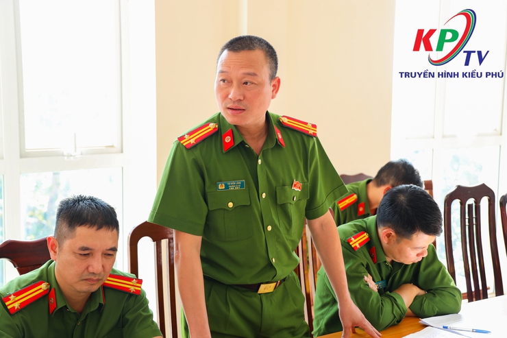 Công an xã Kiều Phú đã tổ chức hội nghị nhằm đánh giá toàn diện kết quả công tác sau 2 tháng triển khai tổ chức bộ máy mới- Ảnh 7.