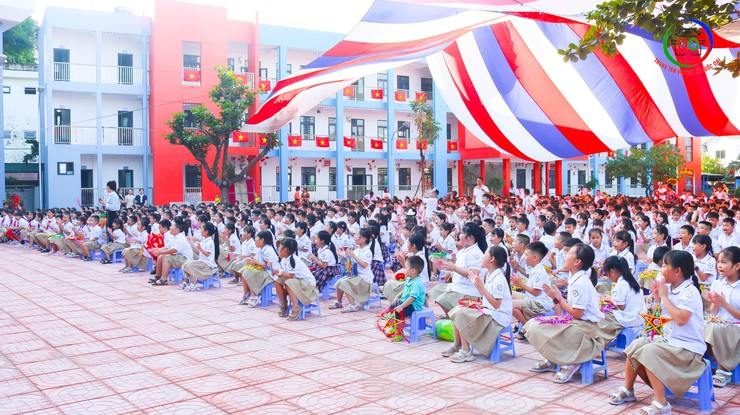 Trường Tiểu học Quốc Oai A tổ chức vui tết Trung thu cho các em học sinh- Ảnh 1.