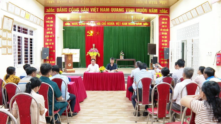 ĐỒNG CHÍ NGUYỄN ĐỨC BÌNH - PHÓ BÍ THƯ ĐẢNG UỶ, CHỦ TỊCH UBND XÃ  DỰ SINH HOẠT THƯỜNG KỲ TẠI CHI BỘ ĐÀO XÁ.- Ảnh 1.
