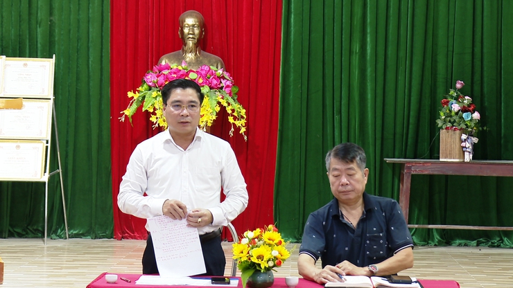 ĐỒNG CHÍ NGUYỄN ĐỨC BÌNH - PHÓ BÍ THƯ ĐẢNG UỶ, CHỦ TỊCH UBND XÃ  DỰ SINH HOẠT THƯỜNG KỲ TẠI CHI BỘ ĐÀO XÁ.- Ảnh 3.
