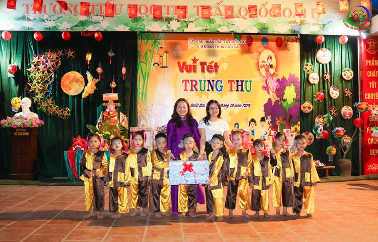 Thôn Ngô Sài tổ chức đêm liên hoan văn nghệ "Vui Tết Trung Thu 2025" cho thiếu nhi- Ảnh 11.