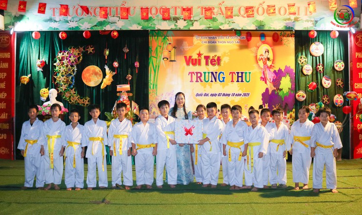 Thôn Ngô Sài tổ chức đêm liên hoan văn nghệ "Vui Tết Trung Thu 2025" cho thiếu nhi- Ảnh 12.