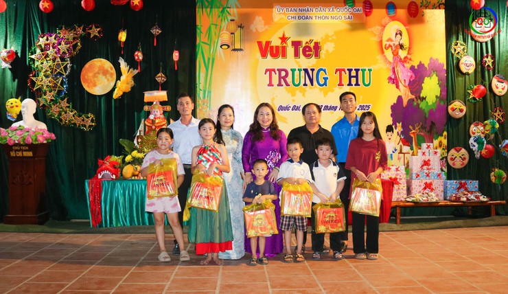 Thôn Ngô Sài tổ chức đêm liên hoan văn nghệ "Vui Tết Trung Thu 2025" cho thiếu nhi- Ảnh 13.