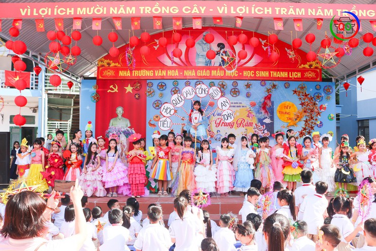 Trường Tiểu học Quốc Oai A tổ chức vui tết Trung thu cho các em học sinh- Ảnh 15.