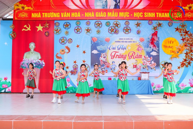 Trường Tiểu học Quốc Oai A tổ chức vui tết Trung thu cho các em học sinh- Ảnh 16.