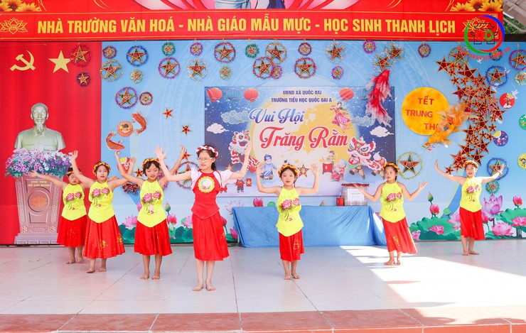 Trường Tiểu học Quốc Oai A tổ chức vui tết Trung thu cho các em học sinh- Ảnh 17.