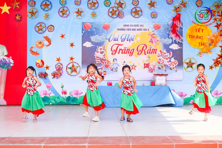 Trường Tiểu học Quốc Oai A tổ chức vui tết Trung thu cho các em học sinh- Ảnh 18.