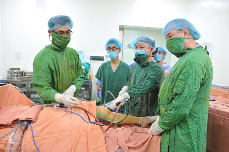 Người bác sĩ luôn gắn với những công trình nghiên cứu khoa học- Ảnh 2.