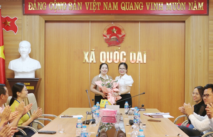 Văn phòng HĐND-UBND Xã Quốc Oai Gặp mặt, tri ân cán bộ, công chức nghỉ hưu và chuyển công tác- Ảnh 2.