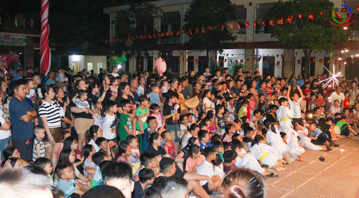 Thôn Ngô Sài tổ chức đêm liên hoan văn nghệ "Vui Tết Trung Thu 2025" cho thiếu nhi- Ảnh 2.