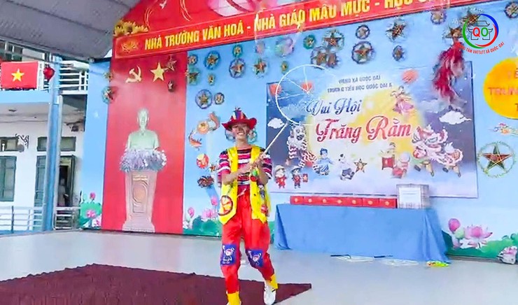 Trường Tiểu học Quốc Oai A tổ chức vui tết Trung thu cho các em học sinh- Ảnh 24.