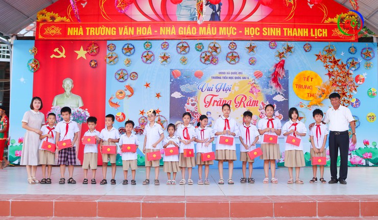 Trường Tiểu học Quốc Oai A tổ chức vui tết Trung thu cho các em học sinh- Ảnh 27.