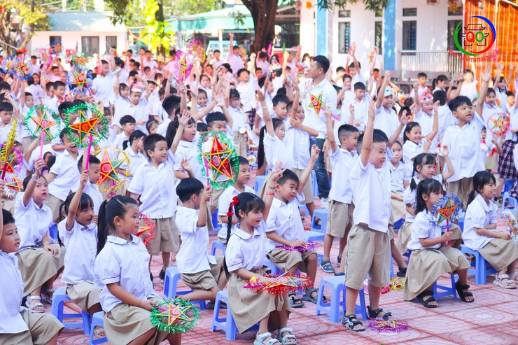 Trường Tiểu học Quốc Oai A tổ chức vui tết Trung thu cho các em học sinh- Ảnh 29.