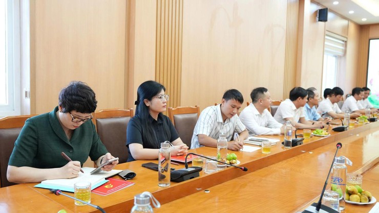 An Khánh trao Quyết định cho cán bộ, công chức nghỉ hưu trước tuổi, nghỉ thôi việc theo Nghị định số 178 của Chính phủ- Ảnh 2.