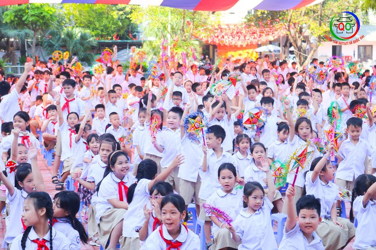 Trường Tiểu học Quốc Oai A tổ chức vui tết Trung thu cho các em học sinh- Ảnh 30.