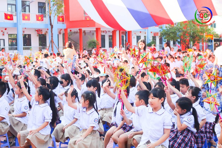 Trường Tiểu học Quốc Oai A tổ chức vui tết Trung thu cho các em học sinh- Ảnh 33.