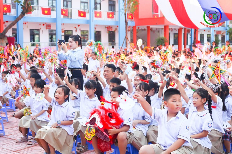 Trường Tiểu học Quốc Oai A tổ chức vui tết Trung thu cho các em học sinh- Ảnh 34.