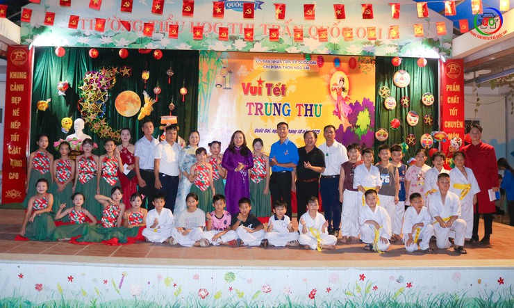 Thôn Ngô Sài tổ chức đêm liên hoan văn nghệ "Vui Tết Trung Thu 2025" cho thiếu nhi- Ảnh 4.