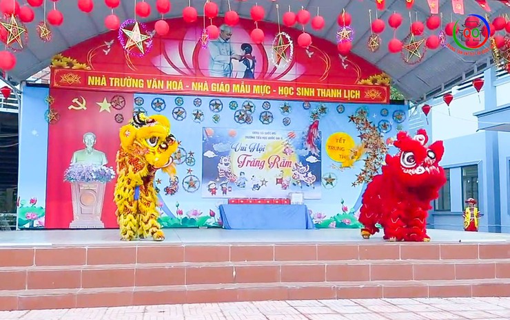 Trường Tiểu học Quốc Oai A tổ chức vui tết Trung thu cho các em học sinh- Ảnh 5.