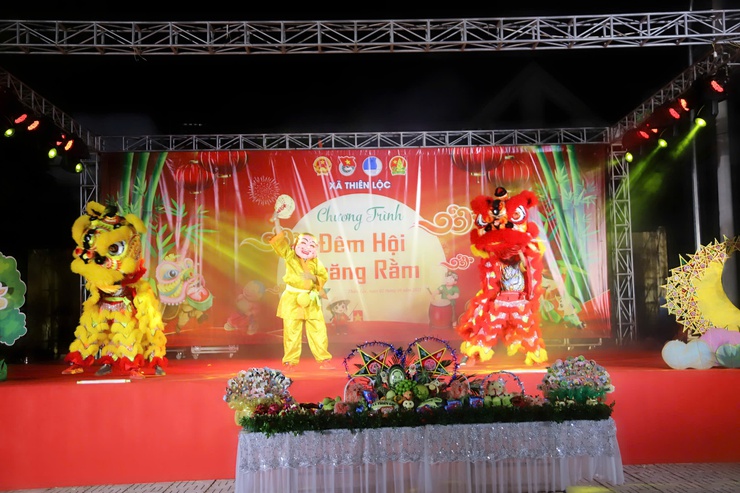 Xã Thiên Lộc tổ chức Đêm hội trăng rằm, vui Tết Trung thu cho trẻ em- Ảnh 11.