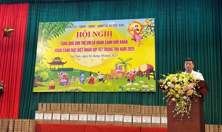 XÃ SÓC SƠN TRAO 250 SUẤT QUÀ CHO TRẺ EM NHÂN DỊP TẾT TRUNG THU 2025- Ảnh 1.