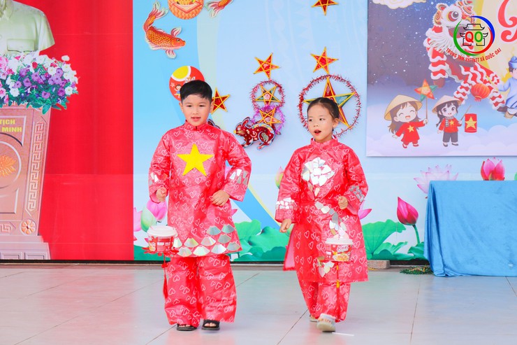 Trường Tiểu học Quốc Oai A tổ chức vui tết Trung thu cho các em học sinh- Ảnh 6.
