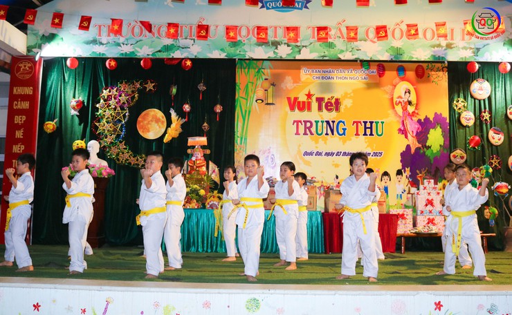 Thôn Ngô Sài tổ chức đêm liên hoan văn nghệ "Vui Tết Trung Thu 2025" cho thiếu nhi- Ảnh 7.