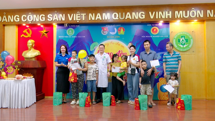 Chương trình “Trung thu cho em – Lồng đèn thắp sáng ước mơ” tại Bệnh viện Đa khoa Gia Lâm- Ảnh 5.
