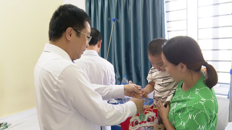 Chương trình “Trung thu cho em – Lồng đèn thắp sáng ước mơ” tại Bệnh viện Đa khoa Gia Lâm- Ảnh 7.